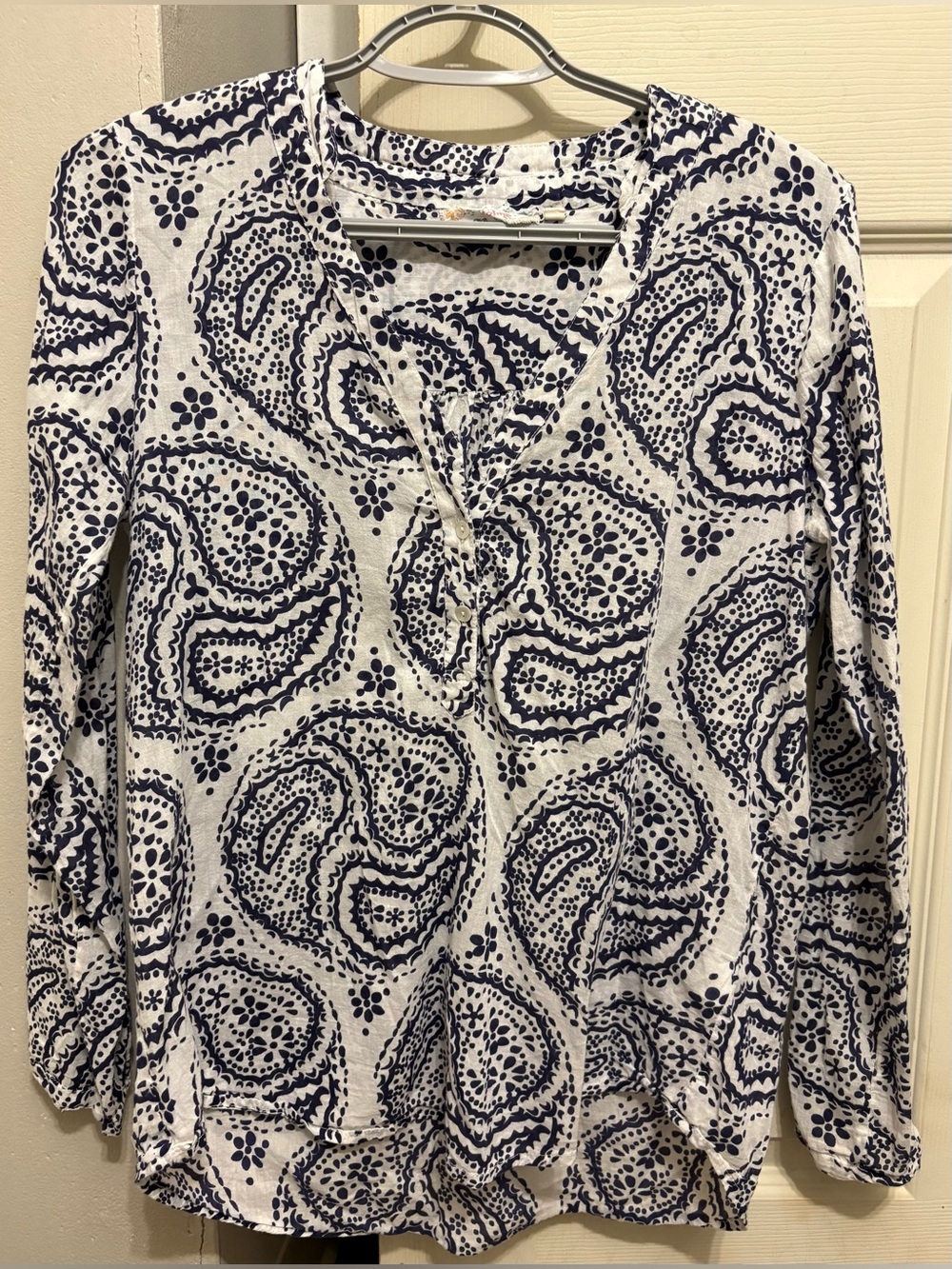 Dolma Women's V neck Blouse Size S